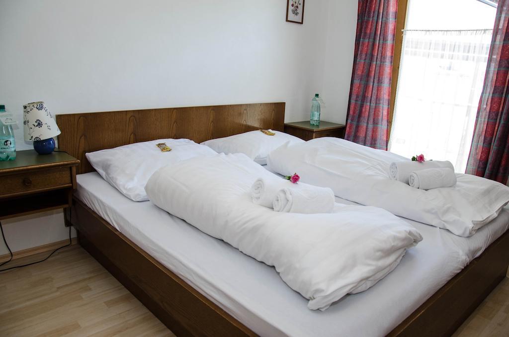 Apartment Roulette Und Zimmer